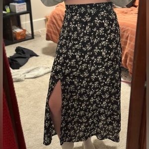High waisted floral skirt with slit
